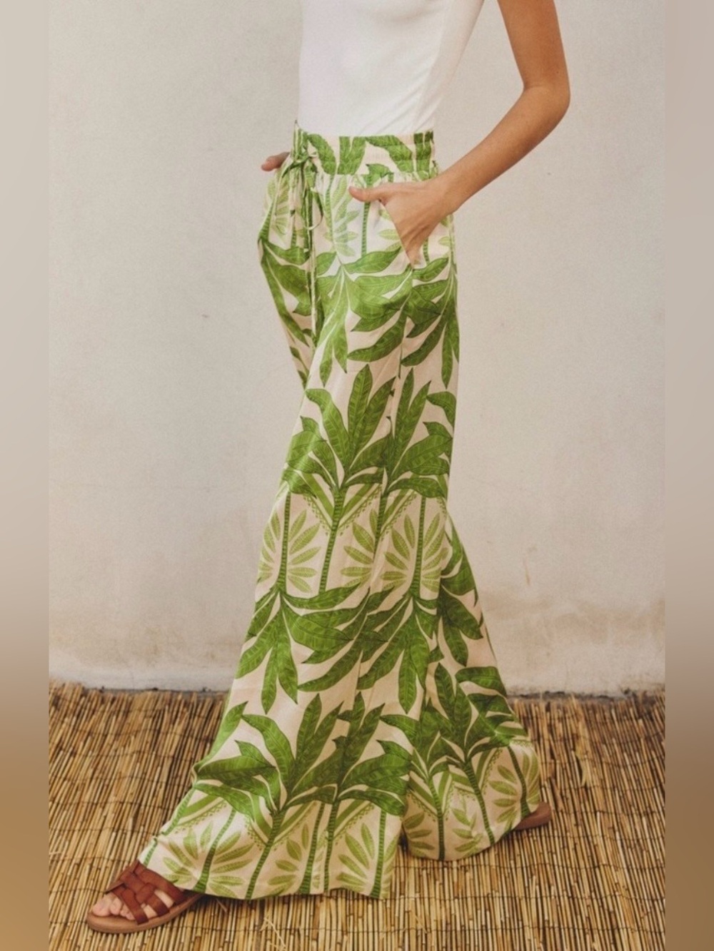 Women’s Green Leaf Print Wide-Leg Palazzo pants 🌴 / size M
